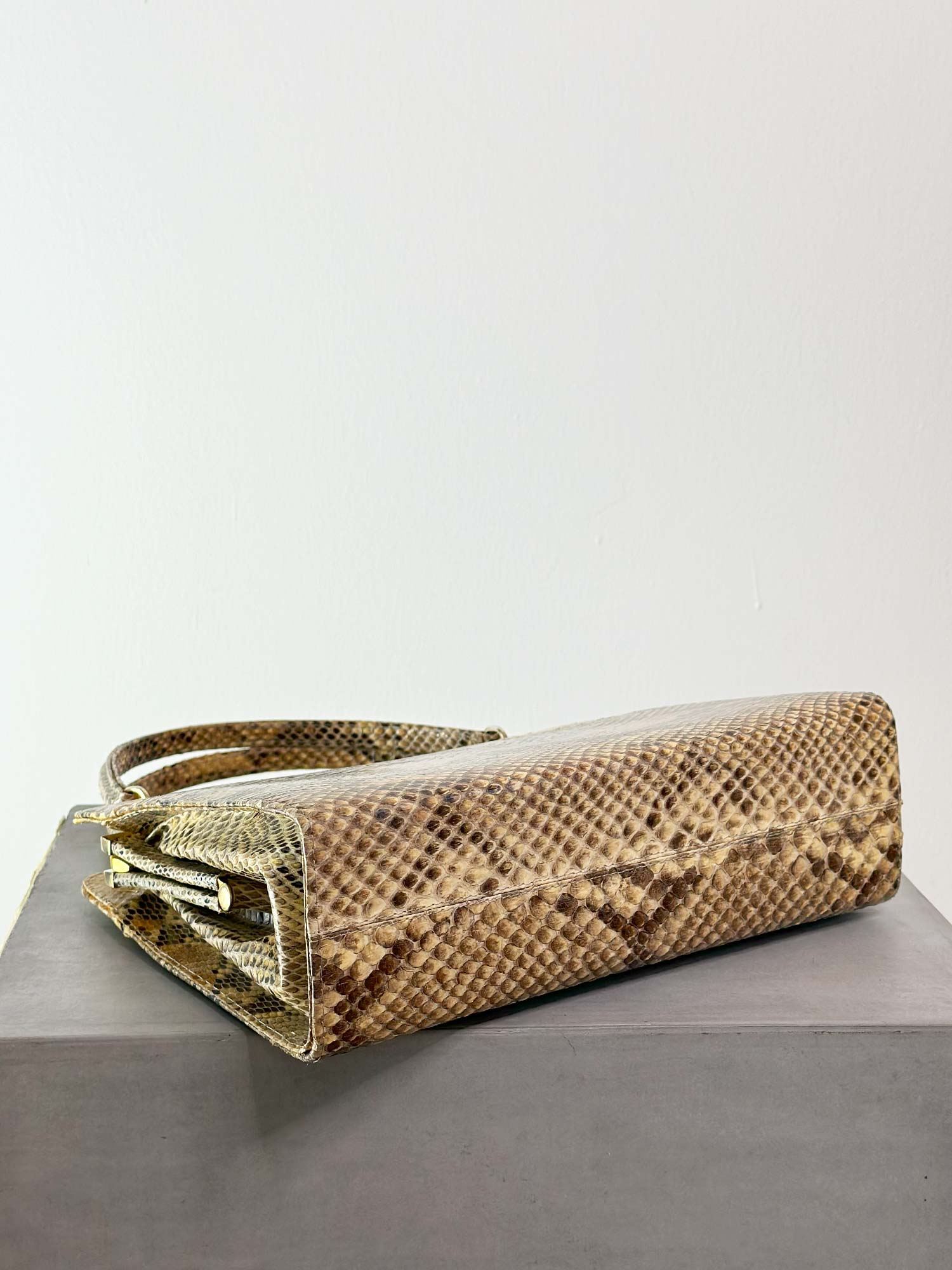 TASCHE AUS ECHTEM LEDER
