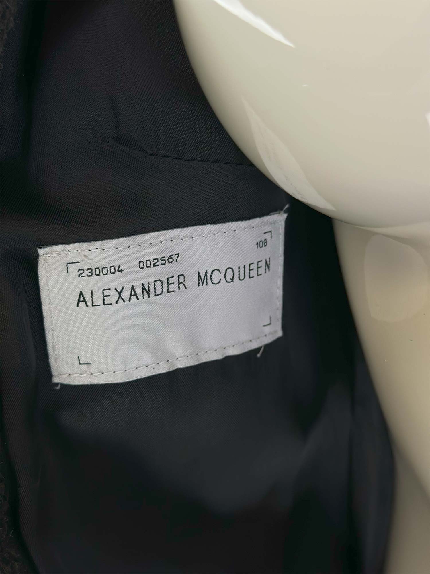 COUTURE 1996  ALEXANDER MCQUEEN MANTEL GRAU